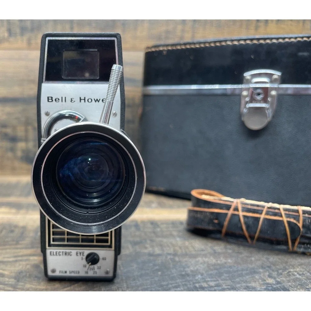 Bell‎ & Howell Electric Eye 8mm Movie Camera Made USA Serial AY-22477 Case VTG